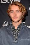 Toby  Regbo
